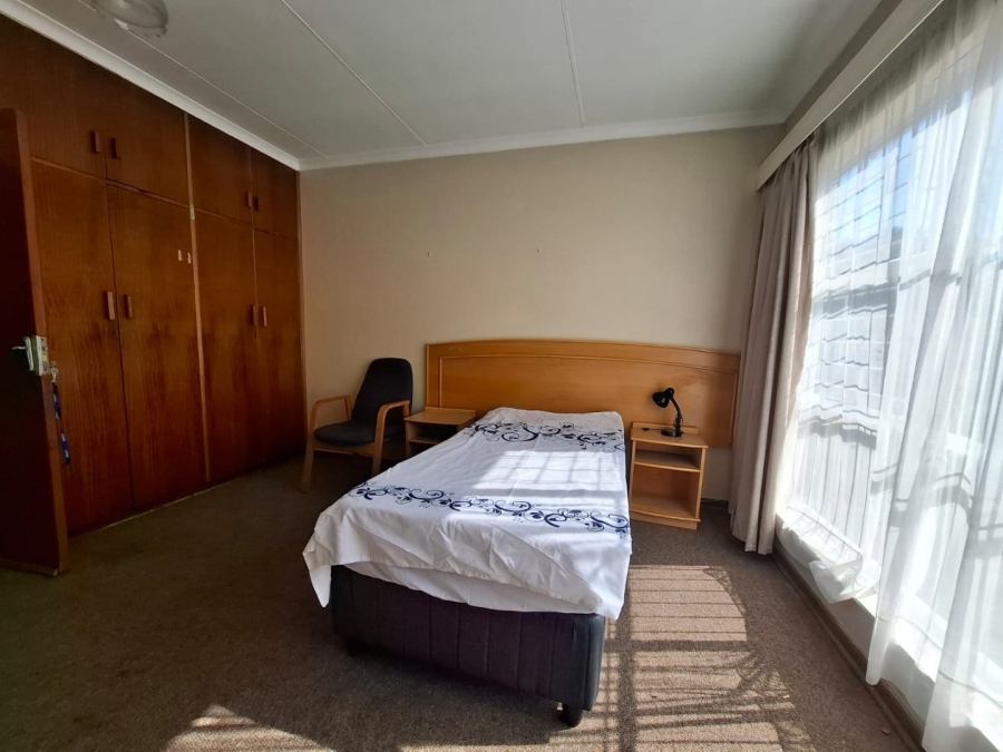 7 Bedroom Property for Sale in Brandwag Free State